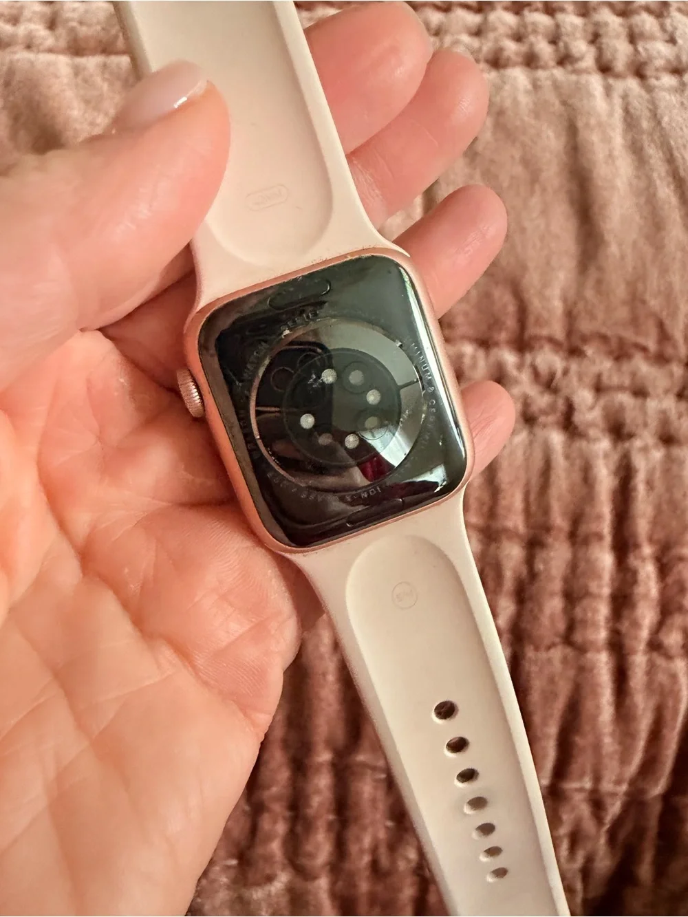Apple iWatch Series 6 - Gold Aluminum Case - Pink Sports Band 40mm